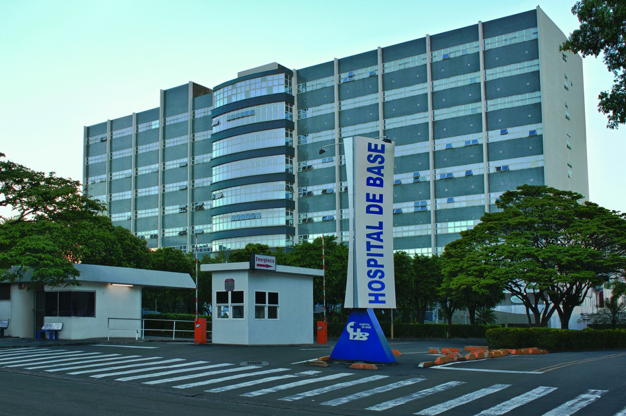 Fachada do Hospital de Base de São José do Rio Preto